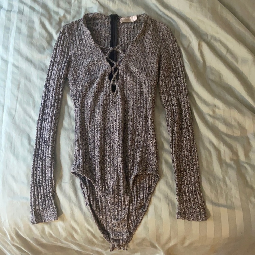 Long-sleeve dark grey body suit